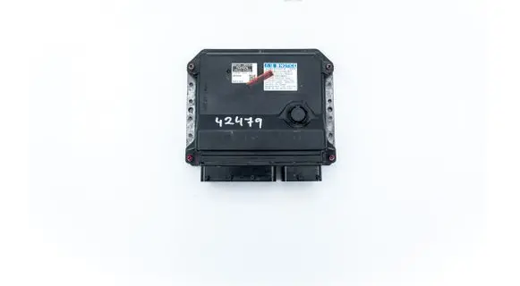 Toyota Prius c Engine control unit/module 8966147480 2755002501