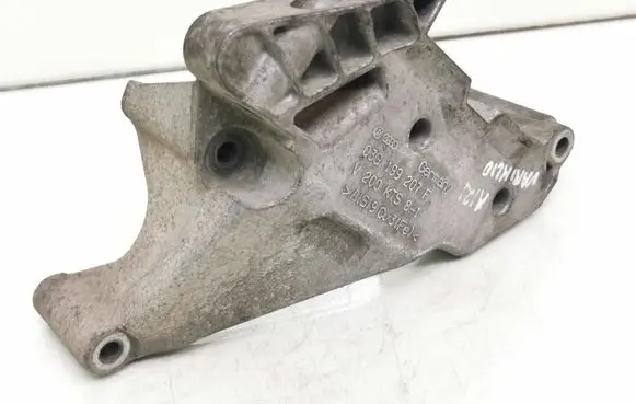 Volkswagen Touran I Engine mounting bracket 03G199207F