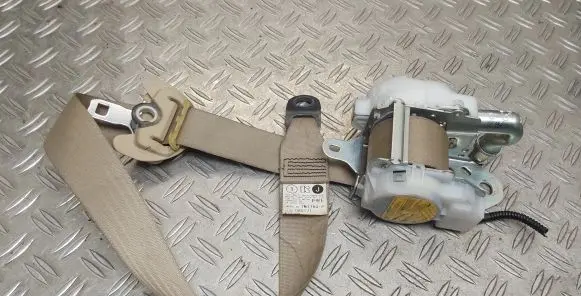 Lexus IS 220D-250-350 Front seatbelt