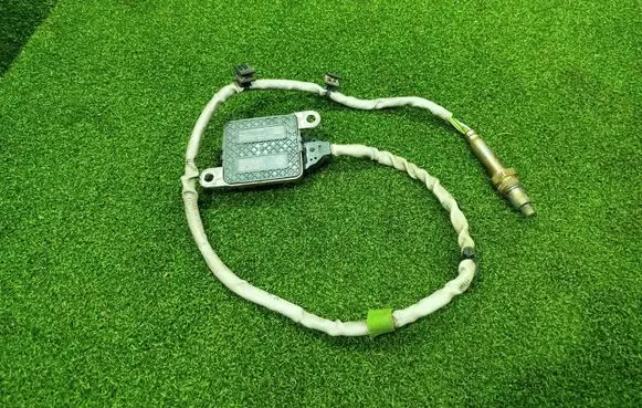 Renault Trafic III (X82) Lambda probe sensor 227900040R