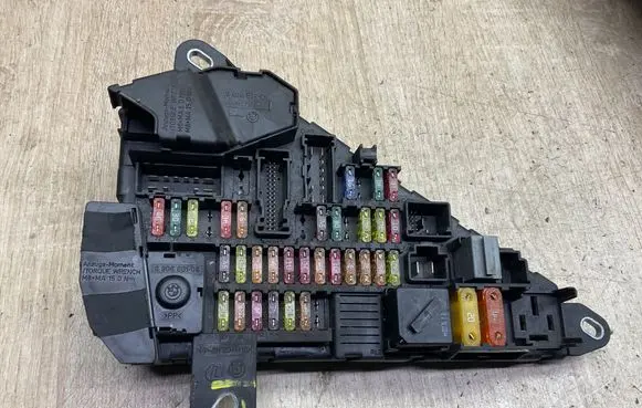 BMW 5 E60 E61 Fuse box set 690660105 690655806 518794045