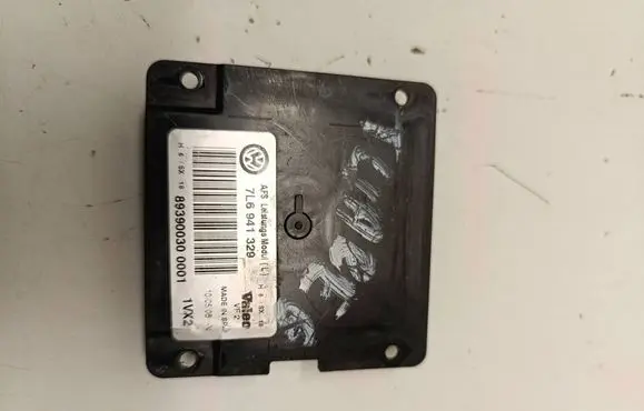Volkswagen Touareg I Headlight ballast module Xenon 7L6941329 89390030