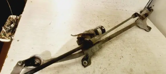 Mercedes-Benz B W245 Front wiper linkage and motor A1698201840 313082700 40519812V