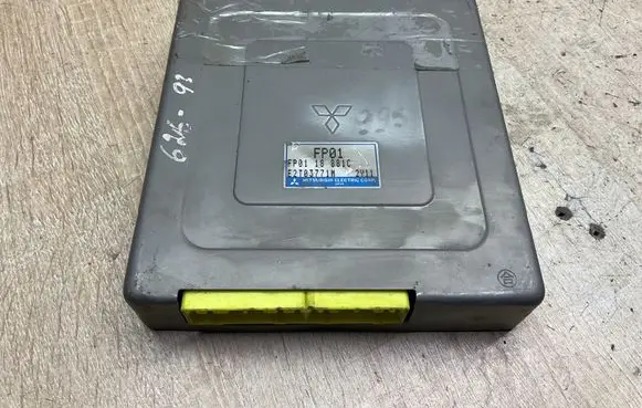 Mazda 626 Engine control unit/module Fp0118881c E2T03771M