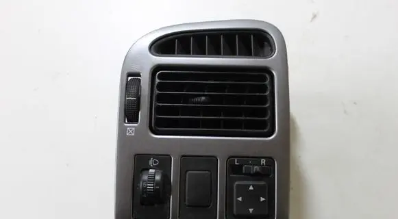 Toyota Avensis T220 Dashboard side air vent grill/cover trim 5568605030