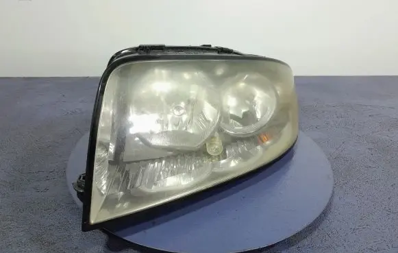 Audi A2 Headlight/headlamp 8Z0941003H