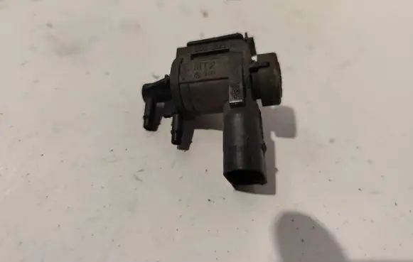 Volkswagen PASSAT B6 Turbo solenoid valve 1K0906283A