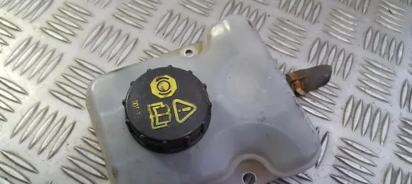 Mazda 5 Brake fluid reservoir c23643550