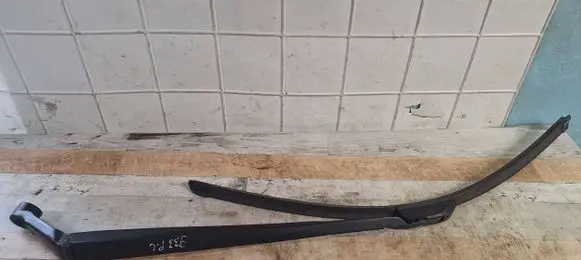 Toyota Auris 150 Front wiper blade arm