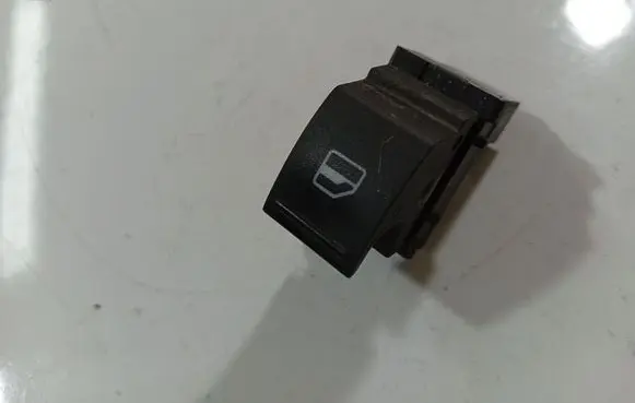 Volkswagen Golf V Electric window control switch