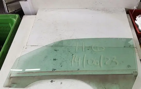 Audi A4 S4 B7 8E 8H Sliding door window/glass 