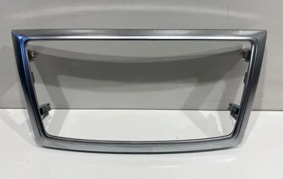 Radio/GPS head unit trim