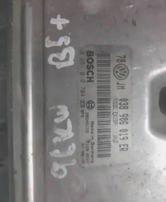 Volkswagen PASSAT B5.5 Engine control unit/module 038906019ER 0281010704 28SA5122