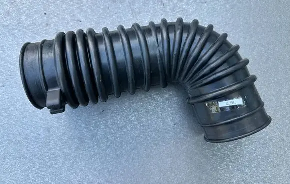 Nissan Patrol Y60 Air intake hose/pipe 1657822J00