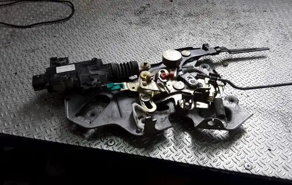Chrysler PT Cruiser Central locking motor 4894069AB