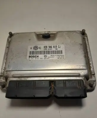 Volkswagen Golf IV Engine control unit/module 038906019CJ 28SA4557 0281010302