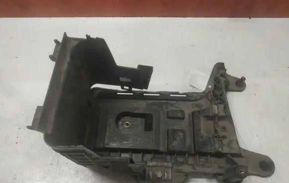 Volkswagen PASSAT B6 Battery tray