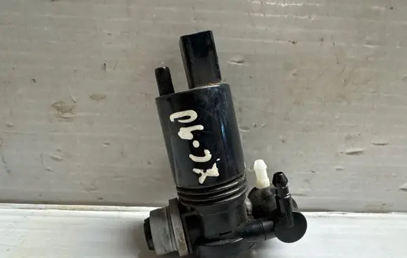 Volvo XC90 Windscreen/windshield washer pump 1037554001