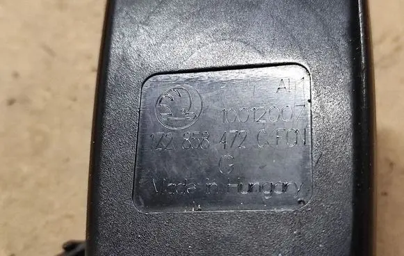 Skoda Fabia Mk1 (6Y) Front seatbelt buckle 1Z2858472