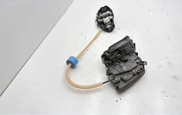 BMW 5 G30 G31 G38 Rear door lock 7477690 A046465 18283810