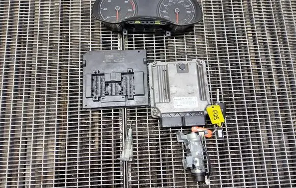 Seat Leon (5F) Engine ECU kit and lock set 04L907309R 0281031066