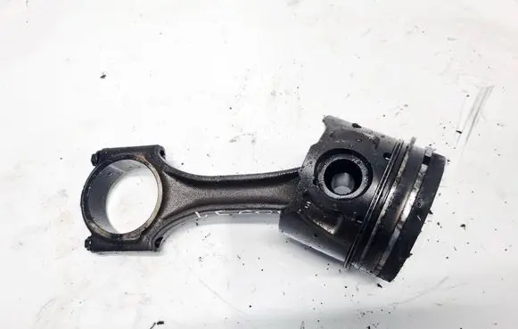 Mitsubishi Outlander Piston with connecting rod 