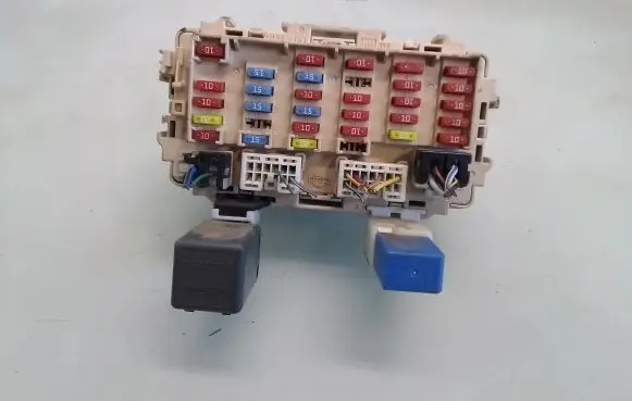 Nissan X-Trail T30 Fuse module A0187
