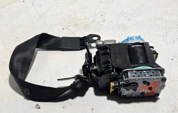 Audi A5 8T 8F Front seatbelt 8T0880204H