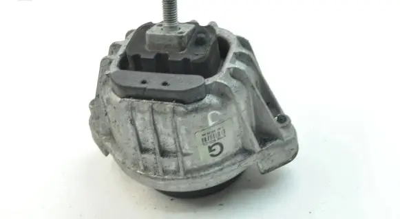 BMW 1 E81 E87 Engine mount bracket 6768800