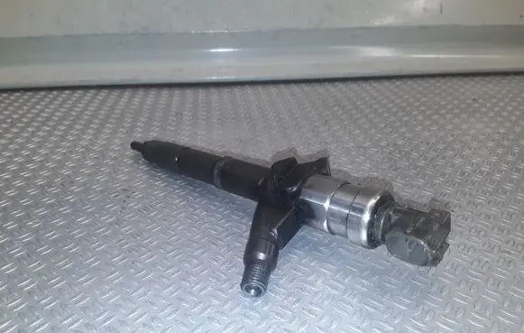 Nissan Primera Fuel injector 16600AU600