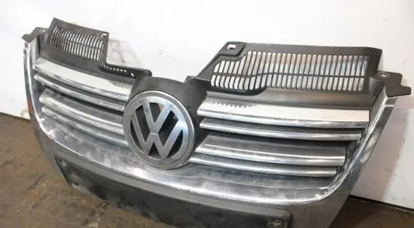 Volkswagen Jetta V Front grill