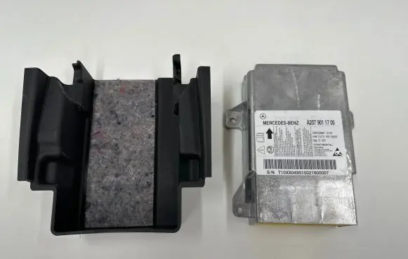 Mercedes-Benz C W204 Airbag control unit/module A2079011700 5WK43967