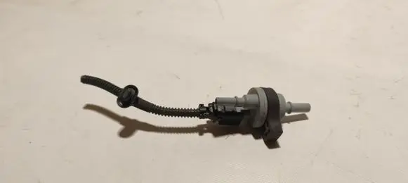 Opel Grandland X Vacuum valve 8200584324