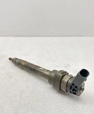 BMW 5 F10 F11 Fuel injector 7810702
