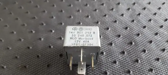 Volkswagen Golf III Other relay 141951253B 20240072