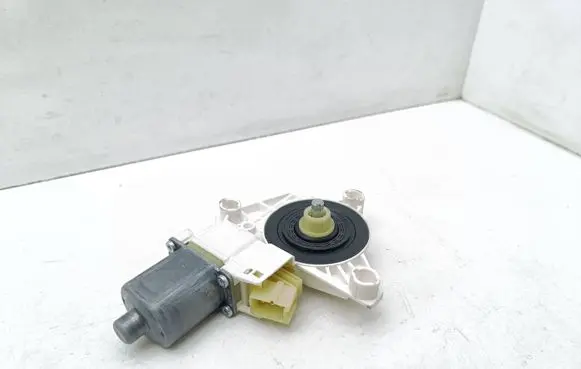 Mercedes-Benz C W204 Front door window regulator motor A2048200242 0130822440