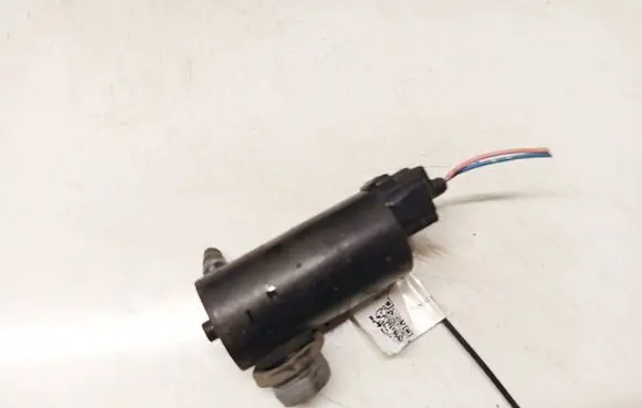 Toyota Auris 150 Windscreen/windshield washer pump 647266