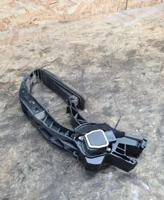 Mercedes-Benz E W211 Accelerator throttle pedal A2113000404