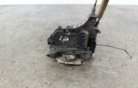 Mitsubishi Outlander Front door lock 
