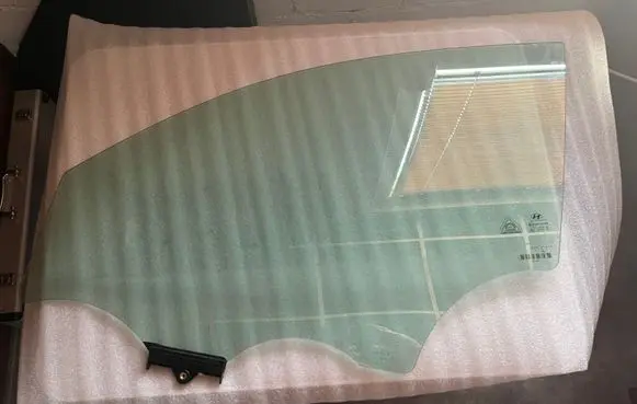 Hyundai Tucson TL Front door window glass four-door 43R00049