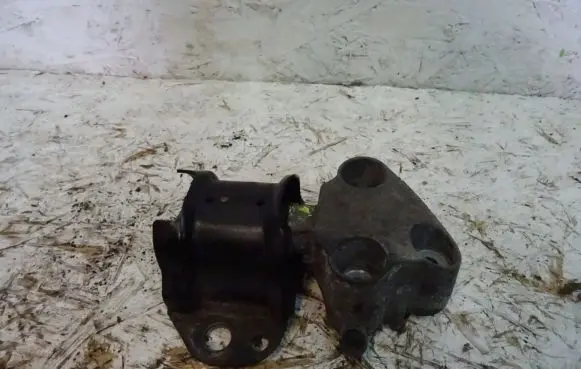 Renault Thalia I Engine mount vacuum valve 