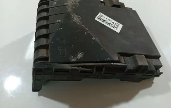 Volkswagen PASSAT B6 Fuse box cover 1K0937132F 1K0.937.132F