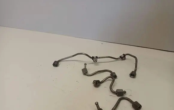Fuel injector supply line/pipe
