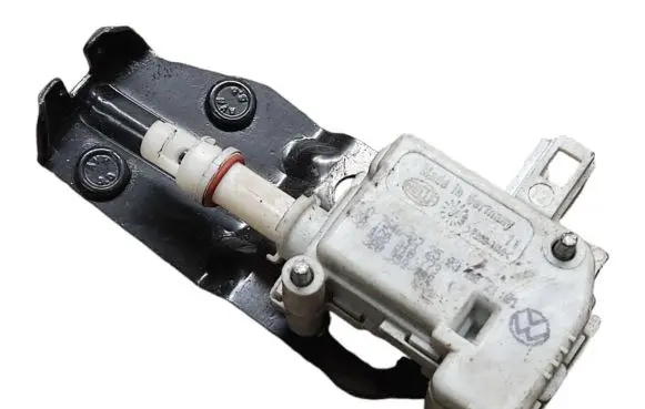 Audi TT Mk1 Central locking motor 1C0810773 3B0959782 8N0975