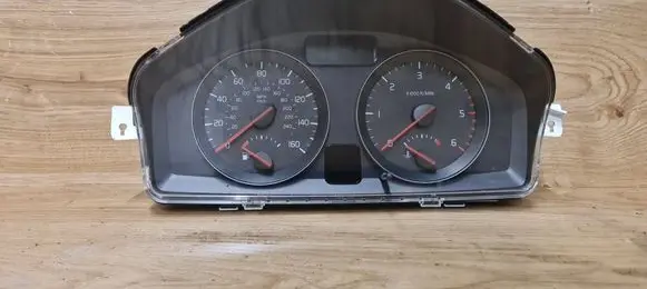 Volvo V50 Speedometer (instrument cluster) 31254779