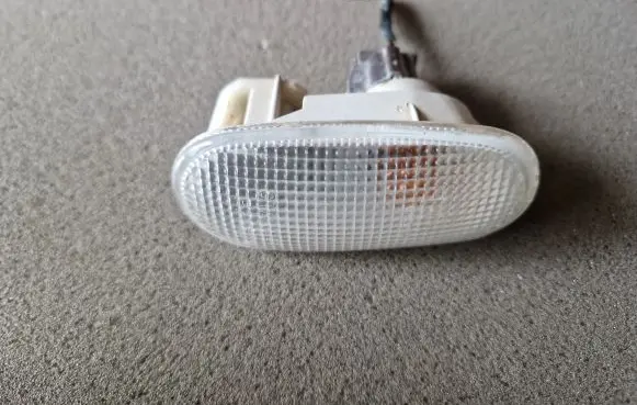 Mitsubishi L200 Front fender indicator light