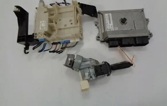 Citroen C1 Engine ECU kit and lock set 9807138880