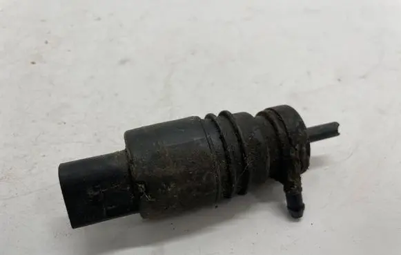 Mercedes-Benz E W211 Windscreen/windshield washer pump