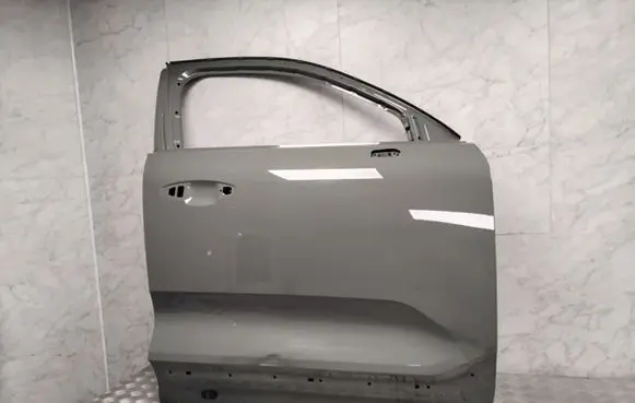 Volvo XC40 Front door
