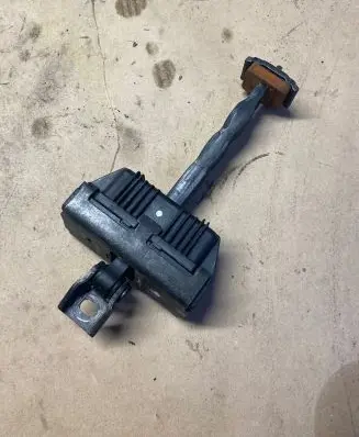 BMW 5 E60 E61 Front door check strap stopper 7033609